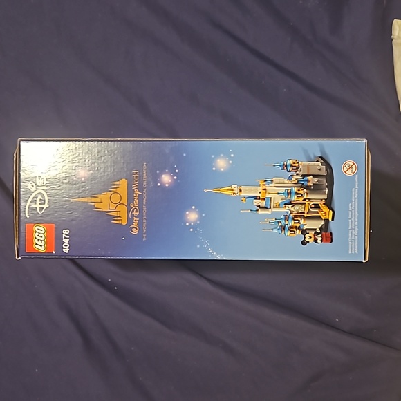 Nwt. Walt Disney world castle - Picture 2 of 4